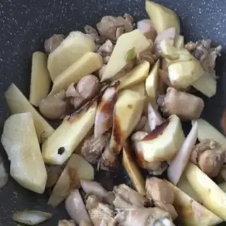 Make Roasted potatoes, chicken legs step 9