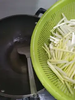 Make Garlic fried eggs step 2