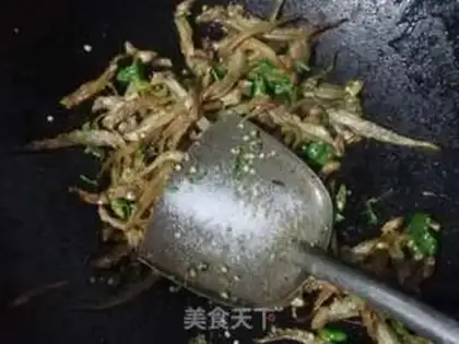 Make Spicy little fish step 4