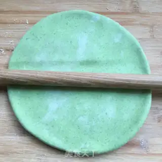 Make Scrambled garlic spinach noodles step 5