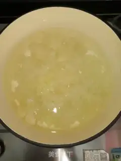Make Cranberry milk. Silver ear step 1