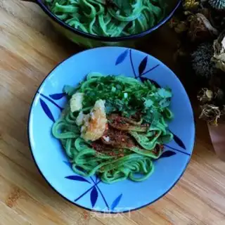 Make Scrambled garlic spinach noodles step 11