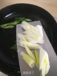 Make Chili onion fried beef step 5