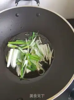 Make Onion noodles step 0