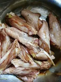 Make Honey chicken wings, simple, juicy step 1