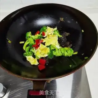 Make Scrambleded eggs step 8