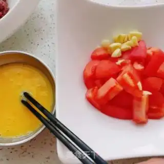 Make Tomato fried eggs step 2