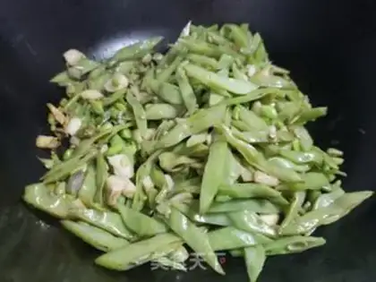 Make Garlic bean horns step 2