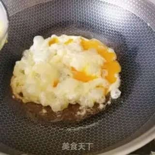 Make Tomato fried eggs step 4