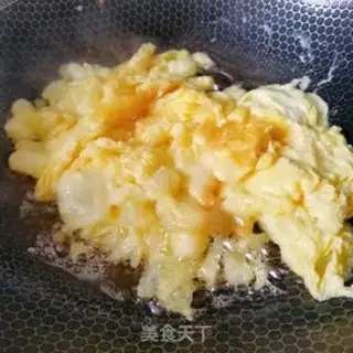 Make Tomato fried eggs step 5