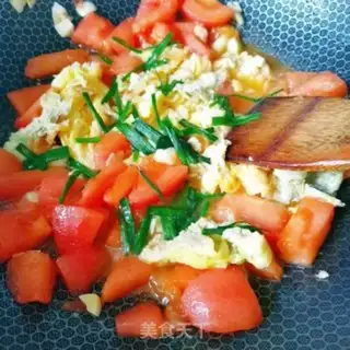 Make Tomato fried eggs step 9