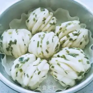 Make Onion roll step 11
