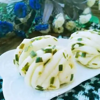 Make Onion roll step 12