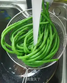 Make Bean-fruit buns step 5