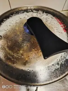 Make Cracking eggs step 3