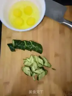Make cucumber fried eggs step 0