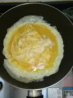 Make cucumber fried eggs step 1