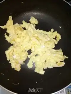 Make cucumber fried eggs step 2