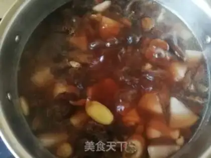 Make Red mushroom chicken soup noodle step 1