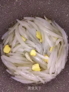 Make Silverfish tomato eggs step 2