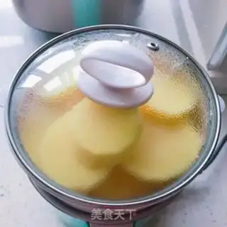 Make Spaghetti potato ball step 1