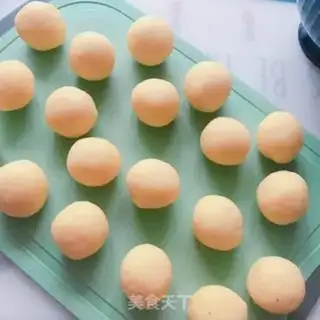 Make Spaghetti potato ball step 5
