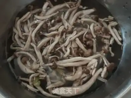 Make Mushroom fried eggs step 0