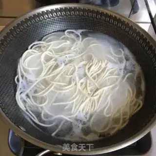 Make Shrimp noodles step 2