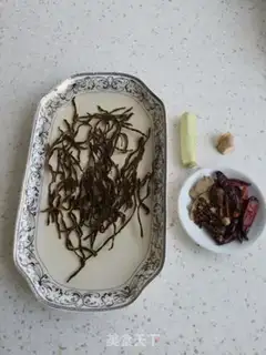Make Spicy pig-hot eggs step 0
