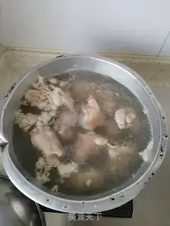 Make Spicy pig-hot eggs step 1