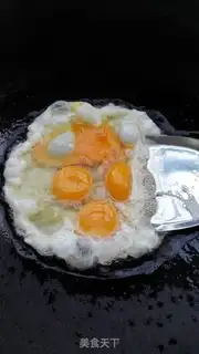 Make Onion fried eggs step 2