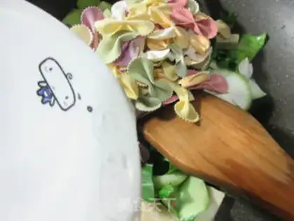 Make Shrimp pasta step 4