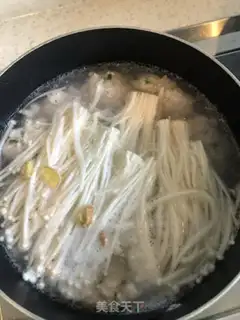 Make The golden mushroom meatball soup step 3