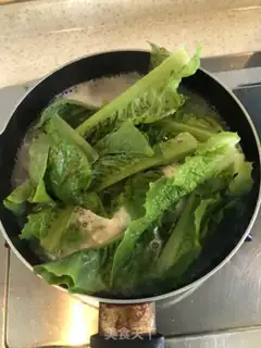 Make The golden mushroom meatball soup step 4