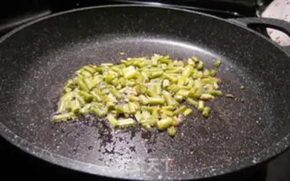 Make Meat and sour beans step 2