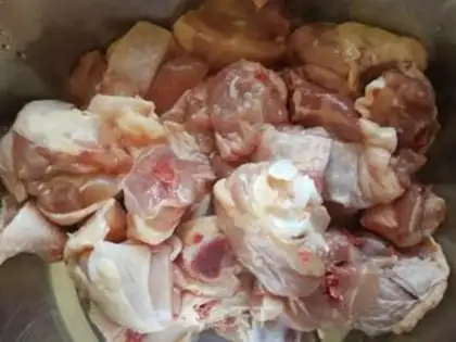 Make Black carrot, red mushroom chicken leg soup step 0