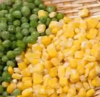 Make Corn pea fried meat step 1