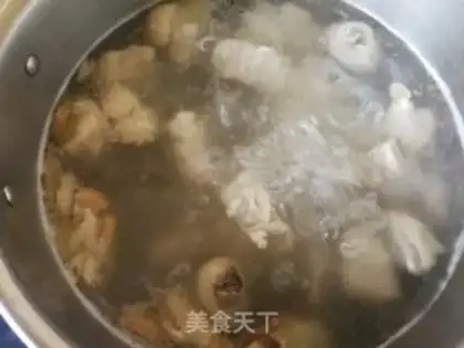 Make Black carrot, red mushroom chicken leg soup step 4