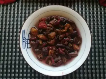 Make Black carrot, red mushroom chicken leg soup step 7