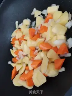 Make Curry chicken and potatoes step 3