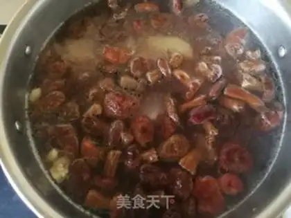 Make Black carrot, red mushroom chicken leg soup step 10