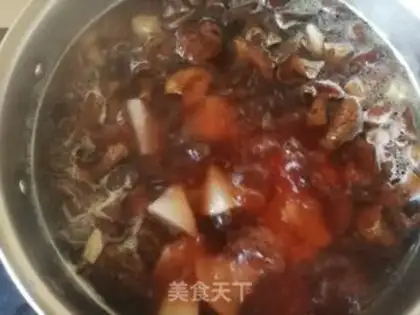 Make Black carrot, red mushroom chicken leg soup step 11