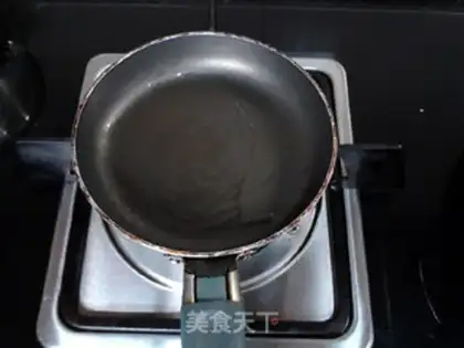 Make Spam and egg cheese sandwiches step 1