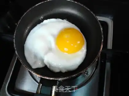 Make Spam and egg cheese sandwiches step 3