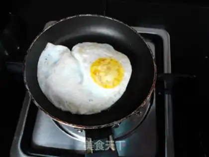 Make Spam and egg cheese sandwiches step 4