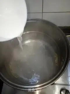 Make cucumber egg soup step 2