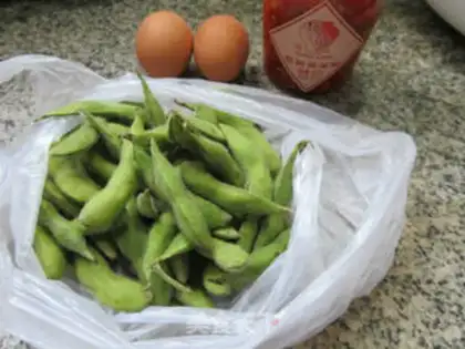 Make Precious eggs and fried beans step 0