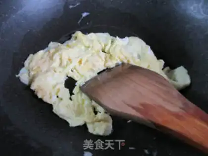 Make Precious eggs and fried beans step 4