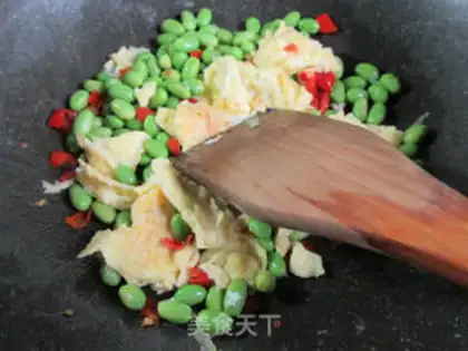 Make Precious eggs and fried beans step 7