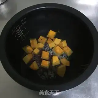 Make Pumpkin red bean congee step 2